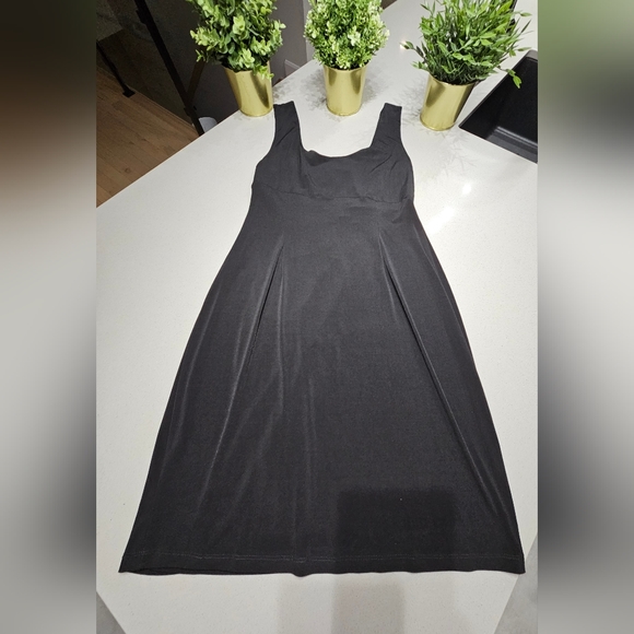 NWT CONNECTED Jolie petite robe noire neuve, bien doublée, avec drapage - Picture 4 of 6